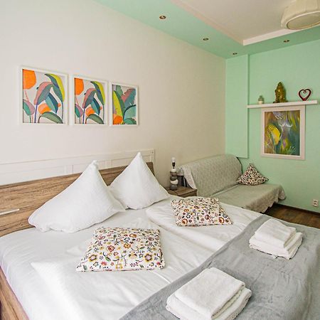 Ruterra Apartment Cimburkova Прага Екстер'єр фото