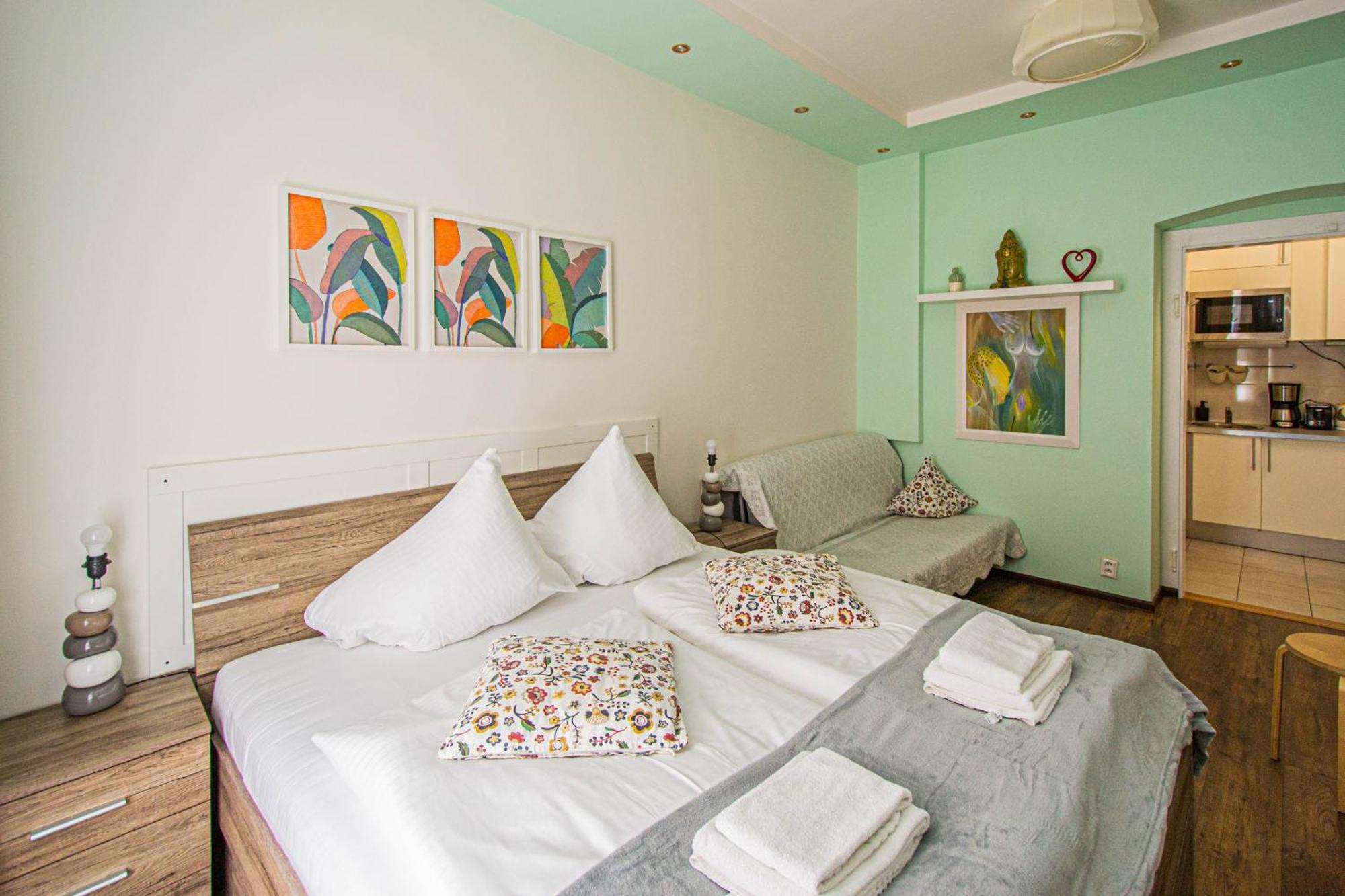 Ruterra Apartment Cimburkova Прага Екстер'єр фото