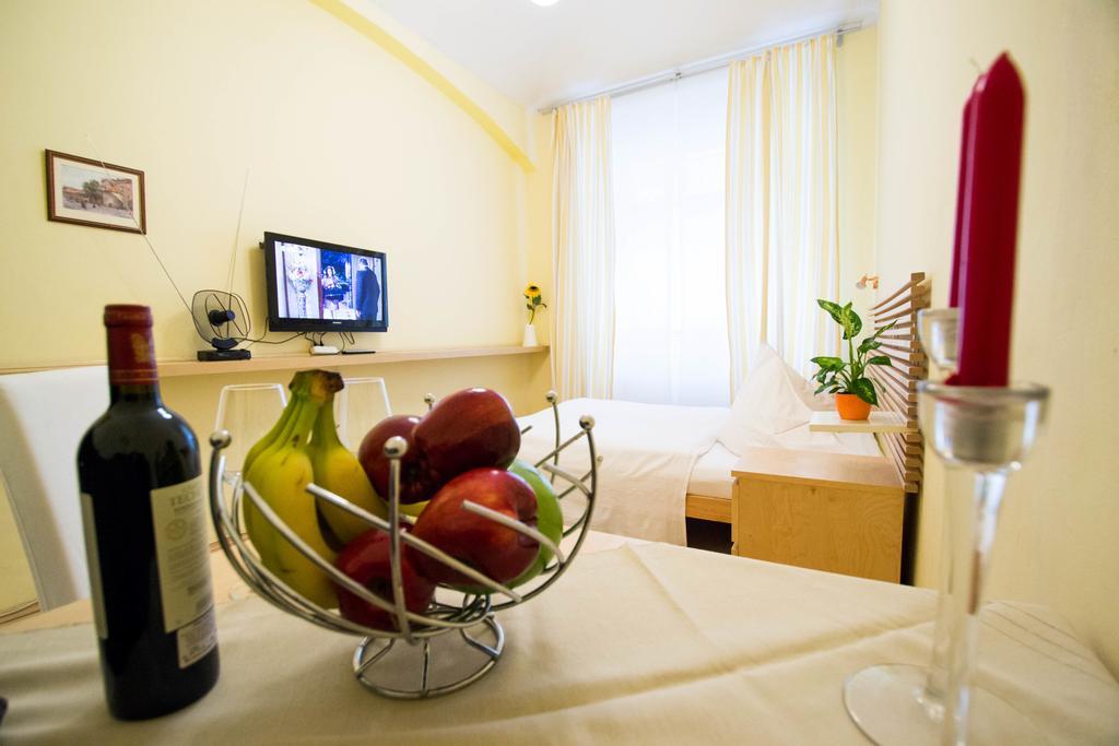 Ruterra Apartment Cimburkova Прага Екстер'єр фото