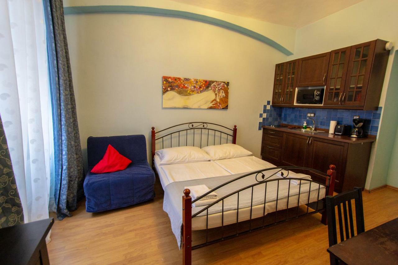 Ruterra Apartment Cimburkova Прага Екстер'єр фото